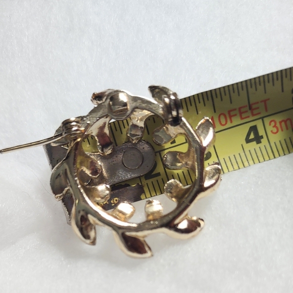 Circle of Leaves Brooch w/ Aurora Borealis Stones & Pearl - Picture 6 of 10